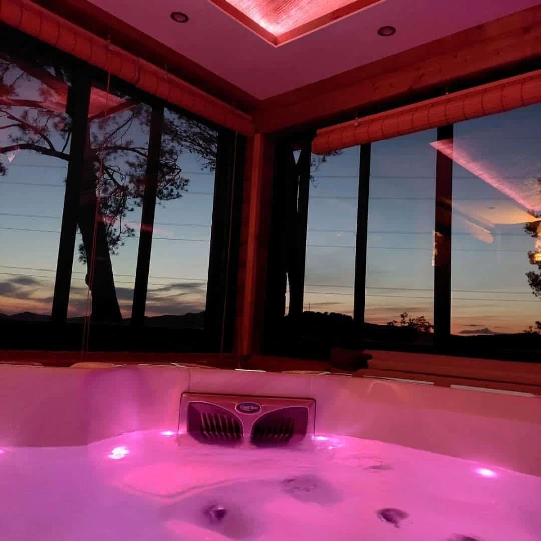 Loveroom à Brignoles : nuit romantique avec jacuzzi